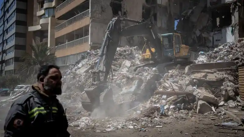 Israel busca soluciones políticas sin detener su operativo militar y Líbano condiciona cualquier avance a la detención de los bombardeos.