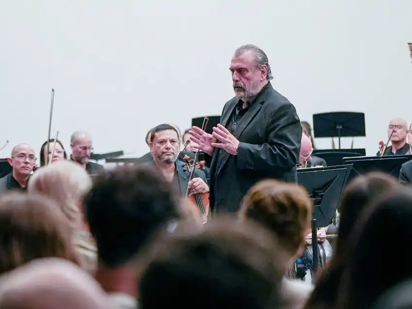 Se realizó el concierto final del Seminario Internacional de Dirección Orquestal y cierre de temporada de la Sinfónica