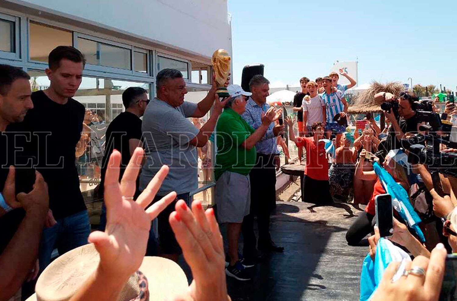 La Copa del Mundo, en la tierra de "Dibu" Martínez