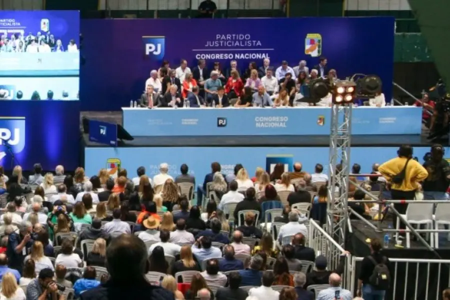 "Cristina presidenta": el operativo clamor regresó en el Congreso del PJ