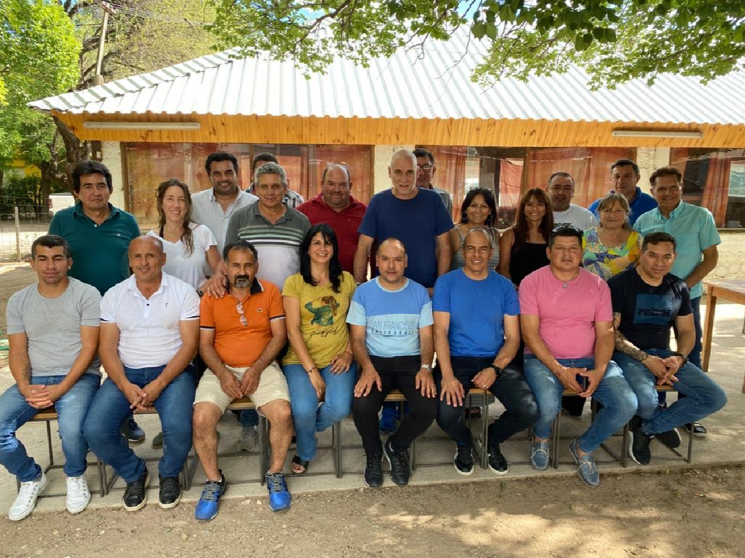 Intendentes apoyan a Llaryora y pegarán la fecha de la elección municipal a la provincial