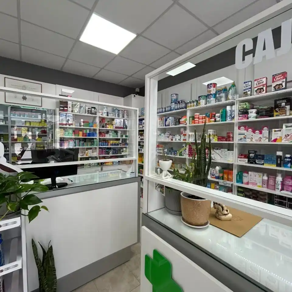 Farmacia Recalde 2 celebró su quinto aniversario al servicio de la zona suroeste