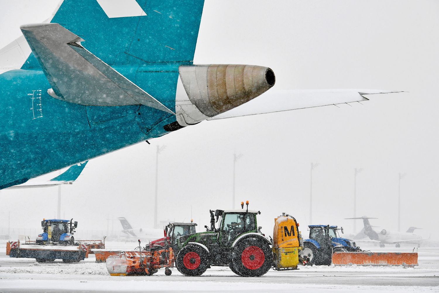 Caos en Europa: intensas nevadas fuerzan el cierre de aeropuertos en Alemania, Austria y Suiza