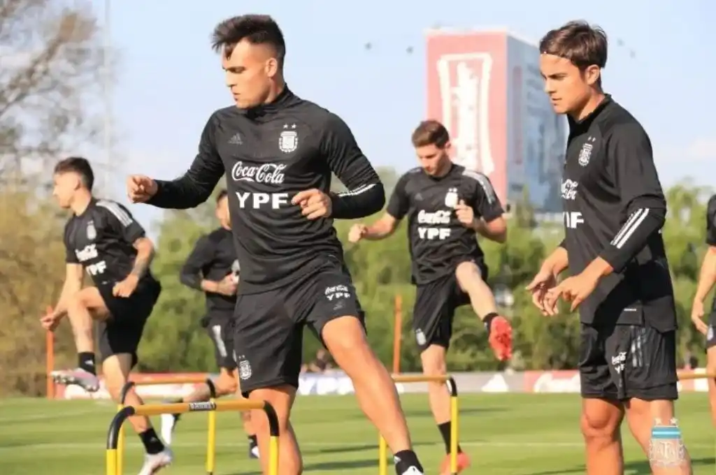 Argentina inicia el camino mundialista ante Ecuador