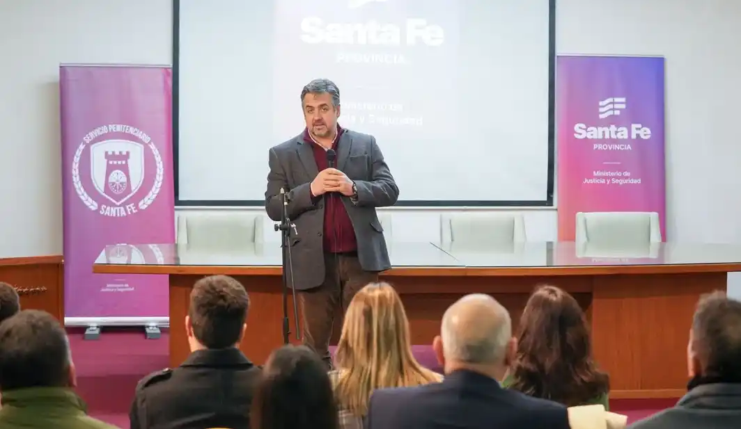 El ministro Pablo Cococcioni encabezó la apertura de sobres de la licitación.