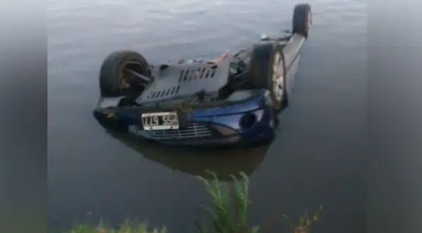 Auto hundido en el río: un hombre y una travesti murieron 