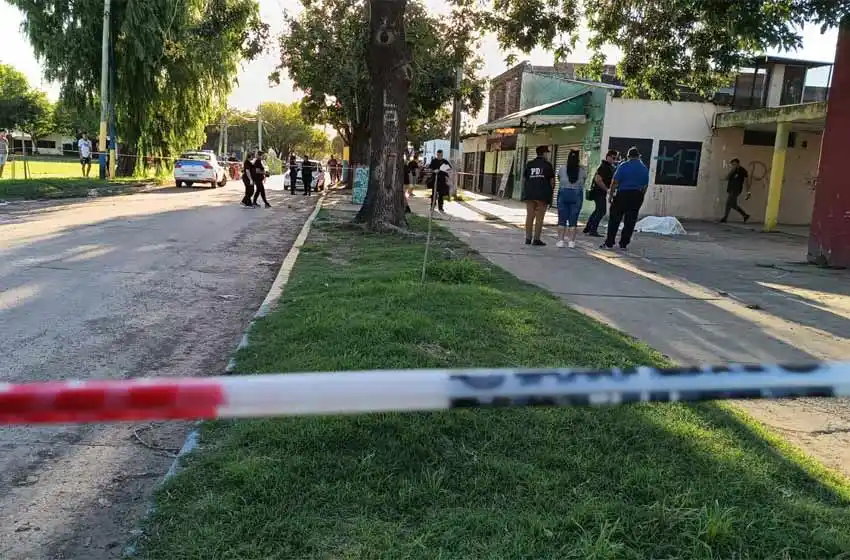 Asesinaron a balazos a una joven de 18 años en zona noroeste