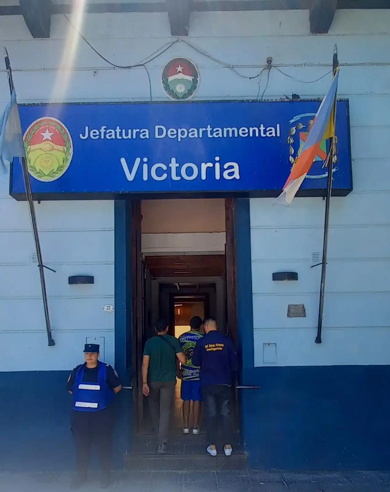 Esclarecimiento de robo tras allanamientos y detenciones en Victoria