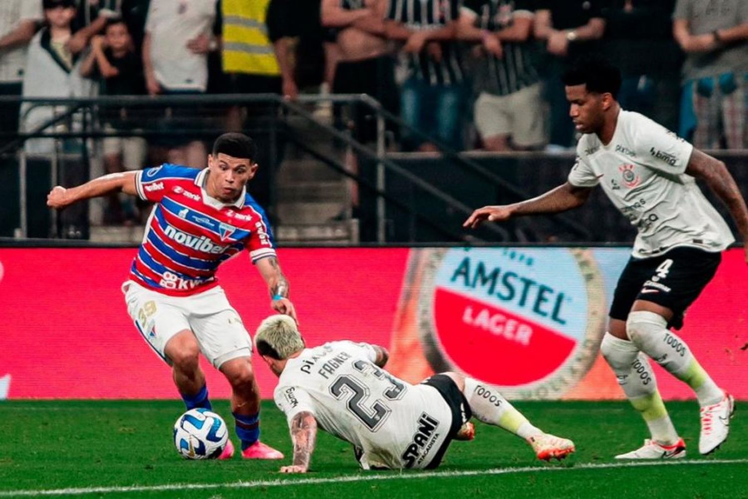 Fortaleza-Corinthians buscan la final de la Copa Sudamericana