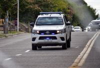 La policía realizó multiples allanamientos simultáneos en la ciudad