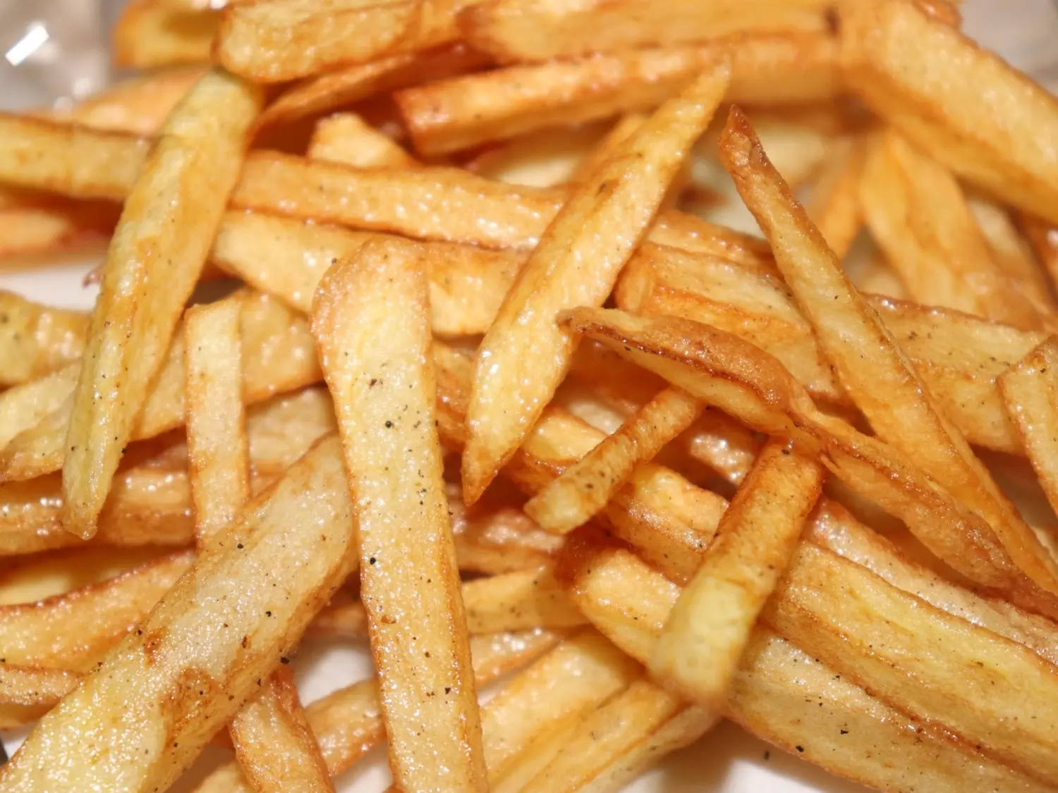 Las papas fritas, una comida irresistible para muchos, encabeza esta lista.