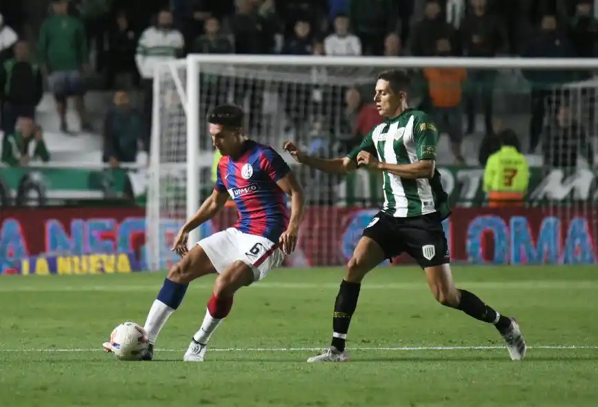 Gattoni, titular en la zaga de San Lorenzo.