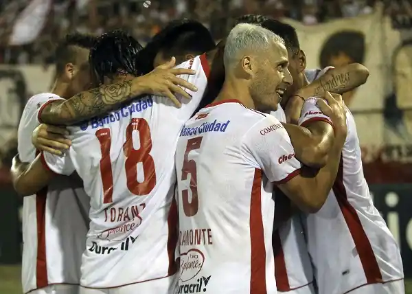 Huracán le ganó a River y sigue creciendo en la tabla