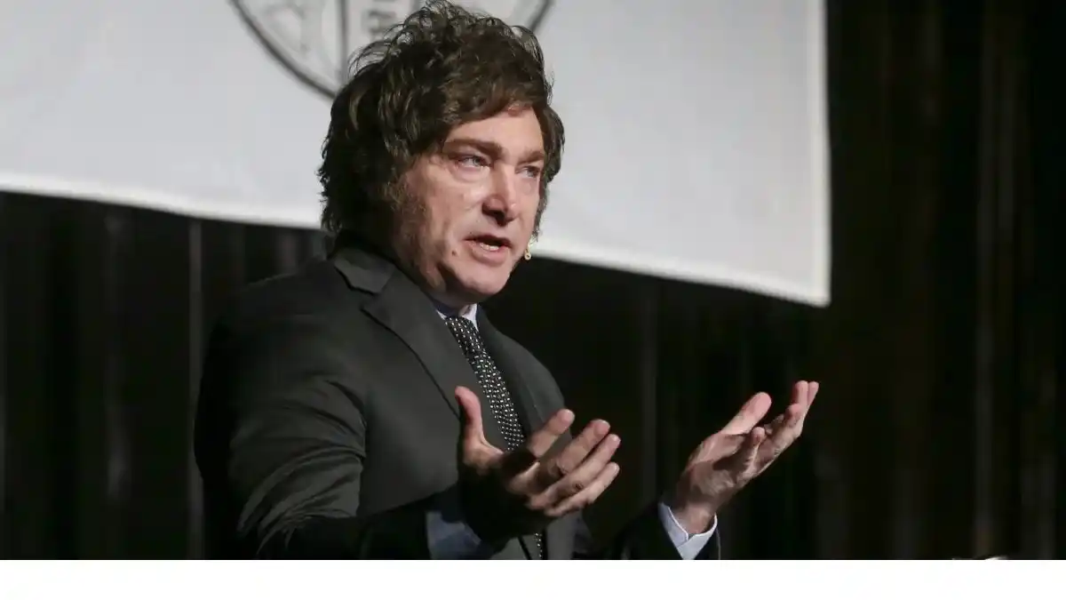 El precandidato presidencial aseguró que va a "denunciar" a quienes lo acusaron de vender candidaturas