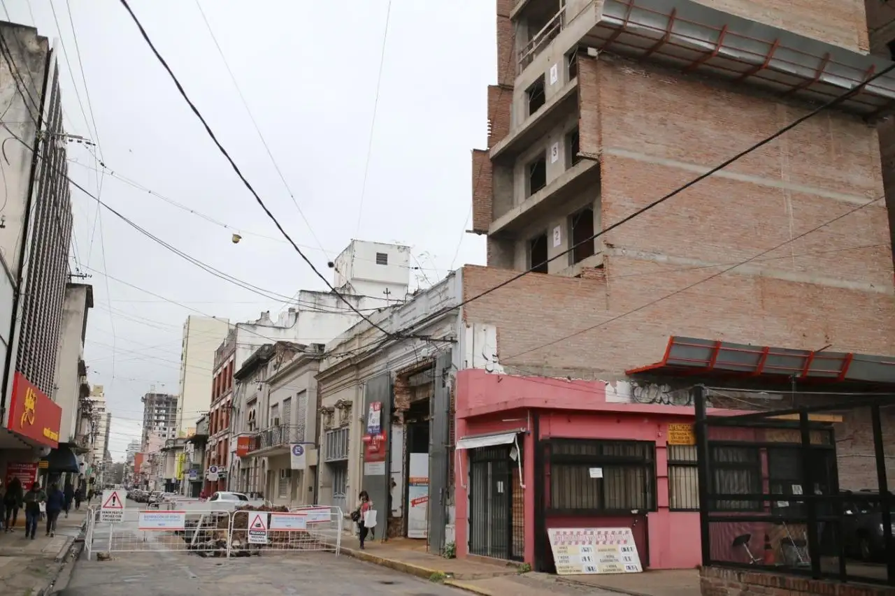 Clausuran una obra y a la empresa constructora por obstrucción de desagües