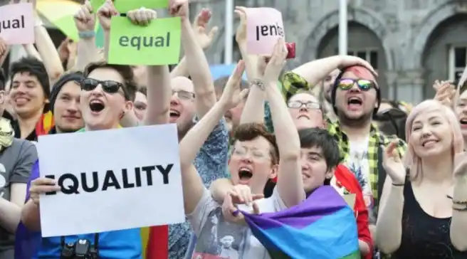 Para el segundo de Francisco, el matrimonio igualitario "es una derrota para la humanidad"