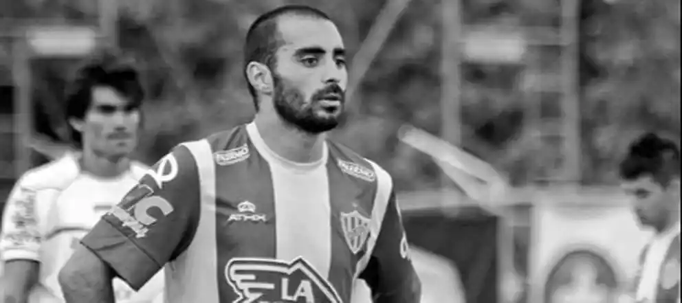El Club Ciudad Bolívar y el Club Almirante Brown despidieron al jugador de fútbol encontrado muerto en su domicilio