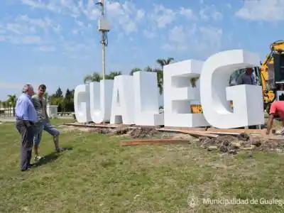 Gran cartel de Gualeguay en Costanera
