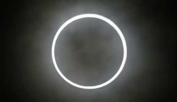 Cuando se forme el "anillo de fuego" del eclipse el cielo se oscurecerá, pero sin llegar al nivel de un eclipse total.