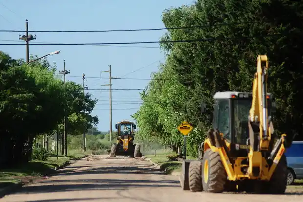 Mejoran las calles de acceso a edificios públicos en Pueblo Belgrano