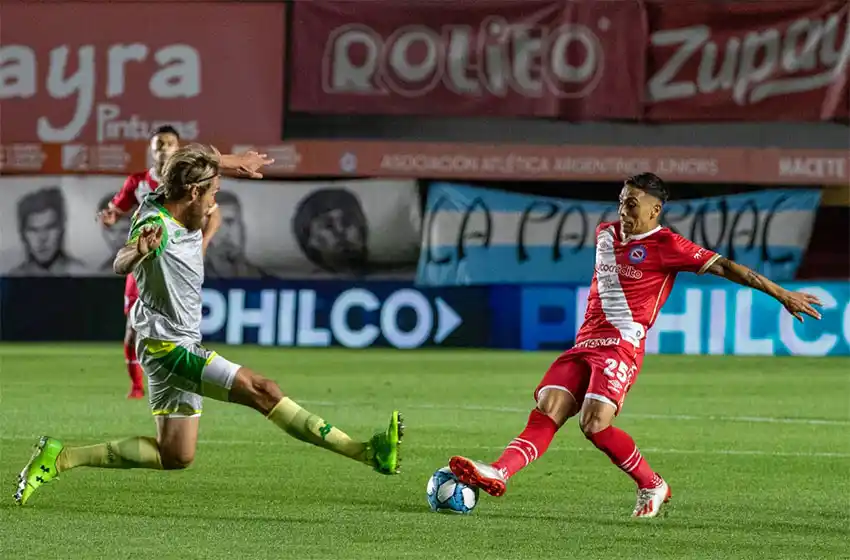 Aldosivi recibe a Argentinos Juniors en un duelo clave por la clasificación