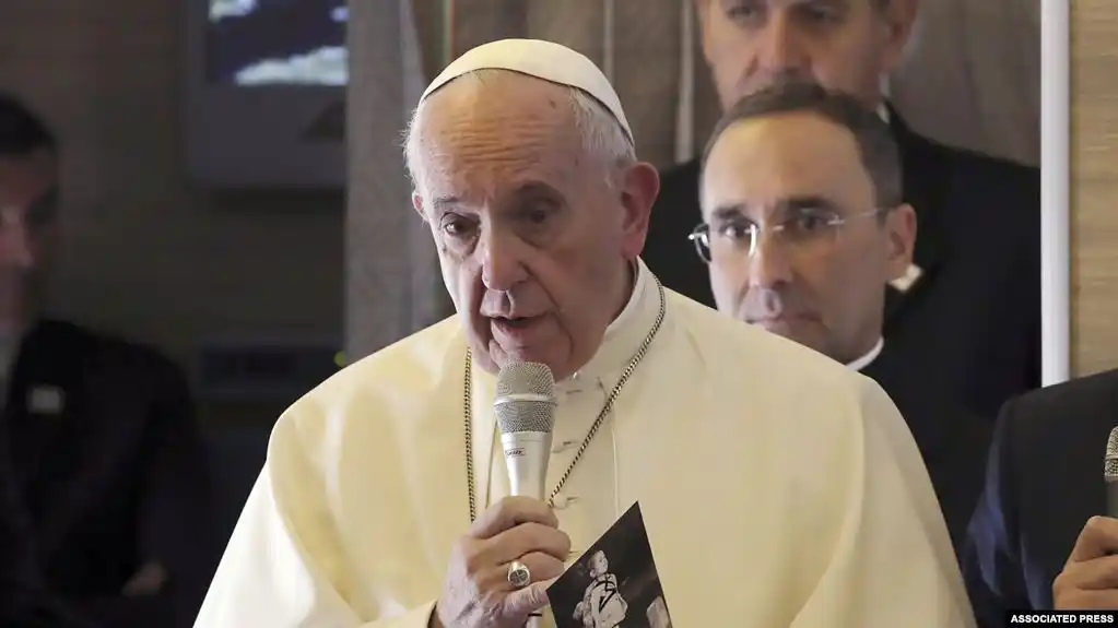 El papa Francisco criticó la “distorsionada relación” existente “entre la comida y la nutrición”