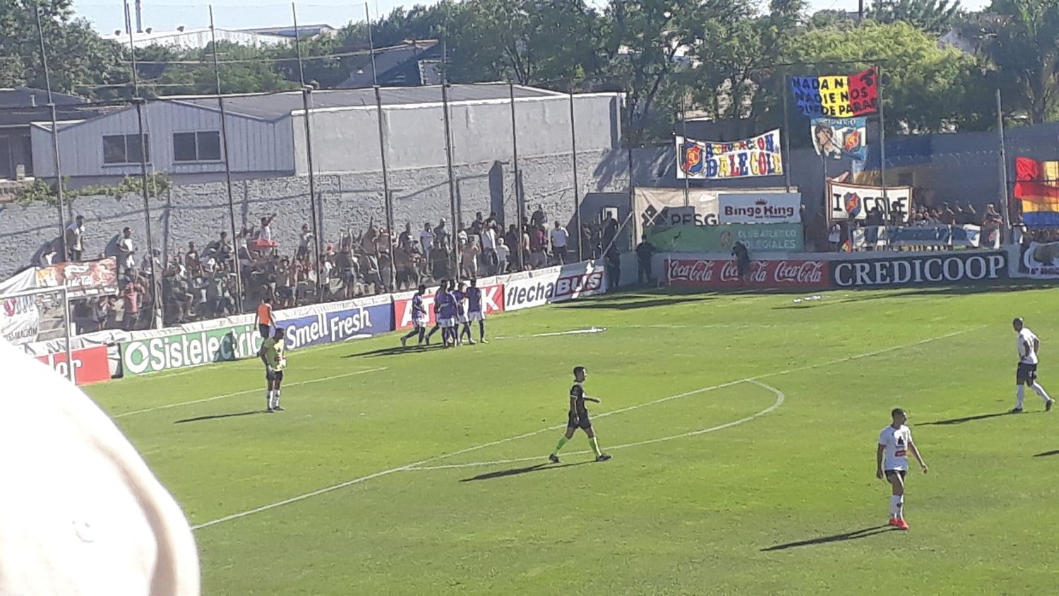 Tristeza en Munro: Colegiales perdió ante Sacachispas, se quedó sin ascenso al Nacional y hubo incidentes
