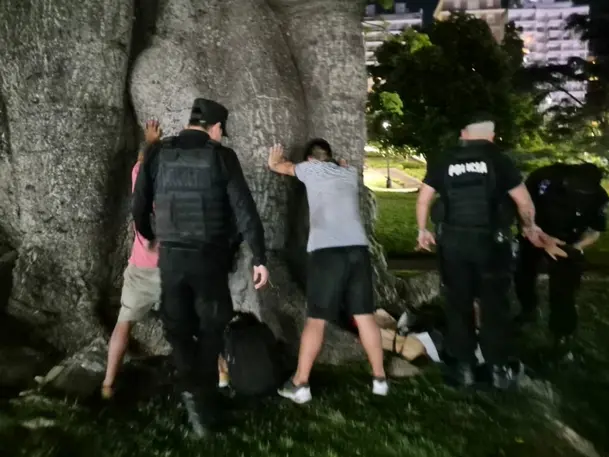 Cuatro cuidacoches cayeron detenidos durante los operativos de seguridad en Colectividades.