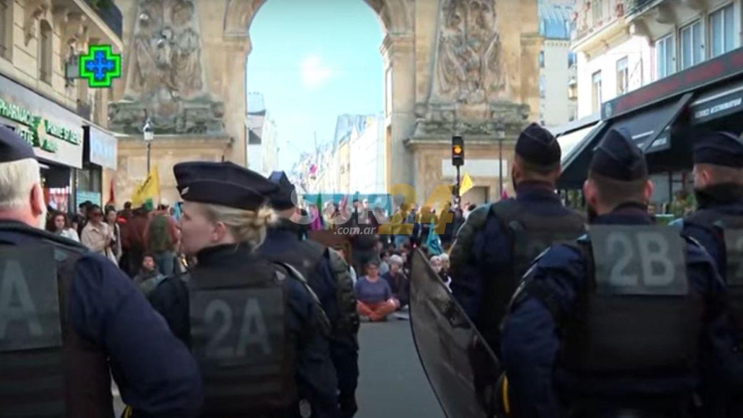 Protesta de ecologistas en Francia contra inacción climática