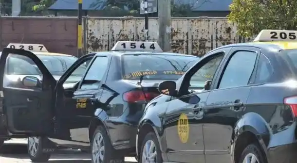 Nueve personas de la comunidad gitana detenidas por agredir a un taxista y destruir su auto en Mar del Plata
