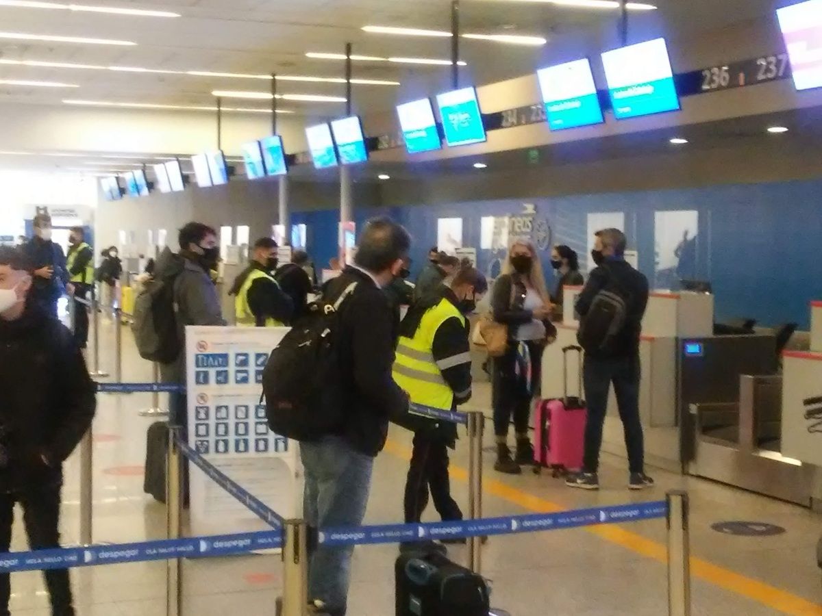 Terminó el paro y salen los vuelos de Aerolíneas Argentinas pero se cancelaron 183 servicios