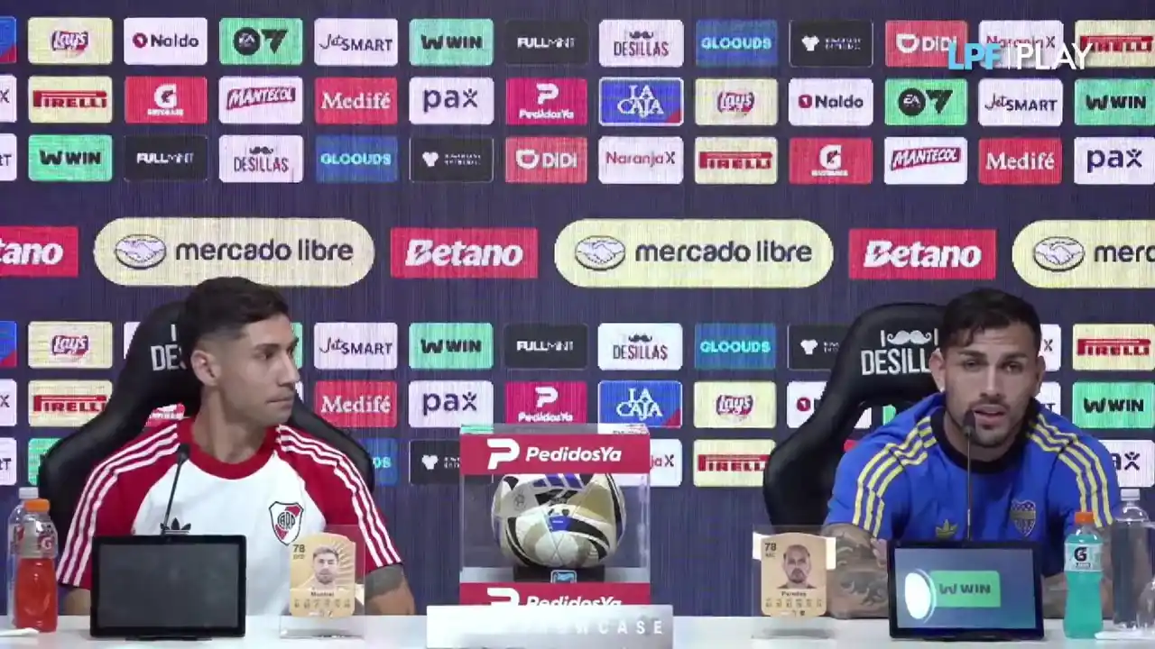 Montiel y Paredes en conferencia.
