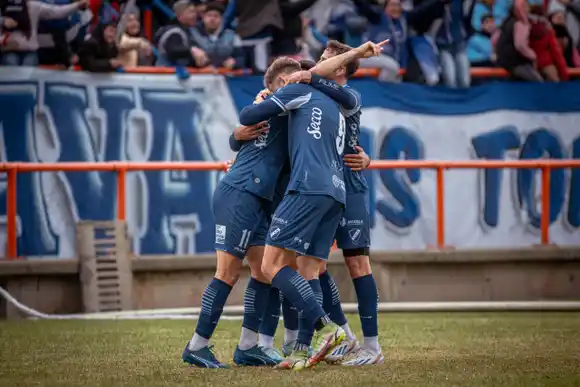 Alvarado cosechó una victoria importante de local