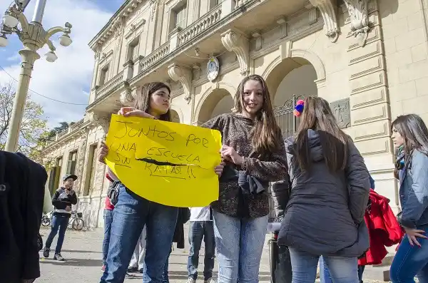 Azul: Una nena de 12 años murió de hantavirus y cerraron una escuela