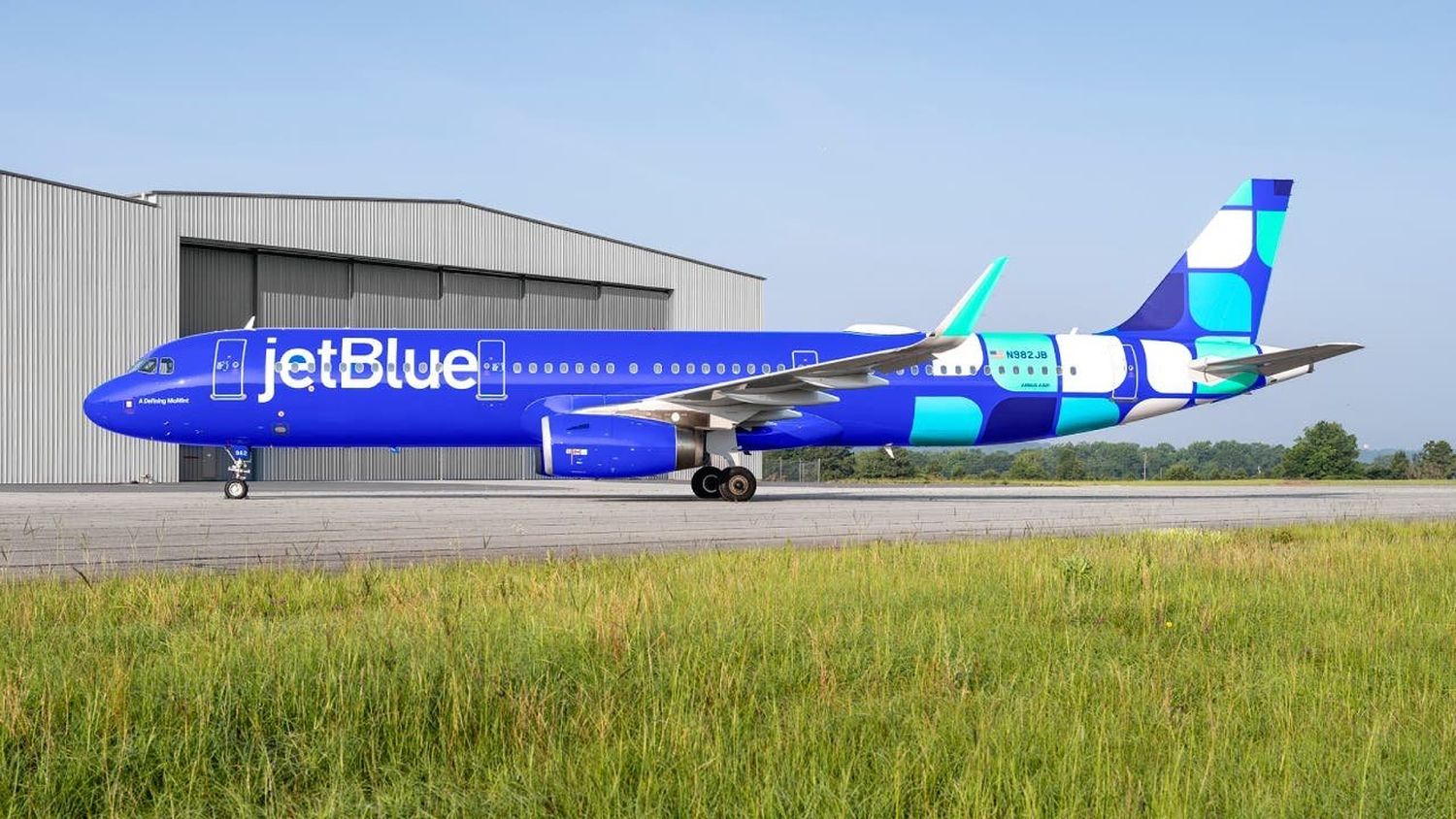 JetBlue sigue avanzando sobre las aerolíneas tradicionales en el Atlántico e inauguró sus vuelos a Amsterdam