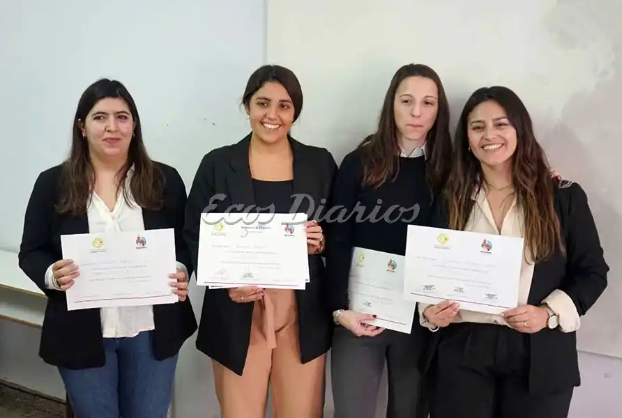 Profesionales. De izq. a der. Agustina Bódega, Soledad Lagos, Silvia Vega y Josefina Costas