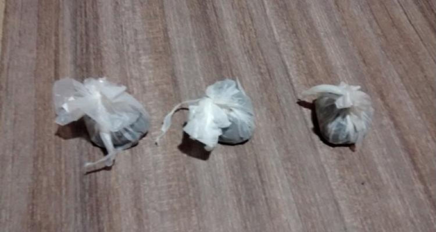En poder de un hombre de 32 años secuestraron diez bagullos de marihuana