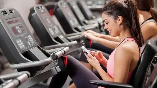 Los peligros de usar el celular mientras se realizan ejercicios
