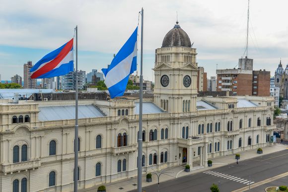 Se inicia el pago del medio aguinaldo a activos y pasivos provinciales