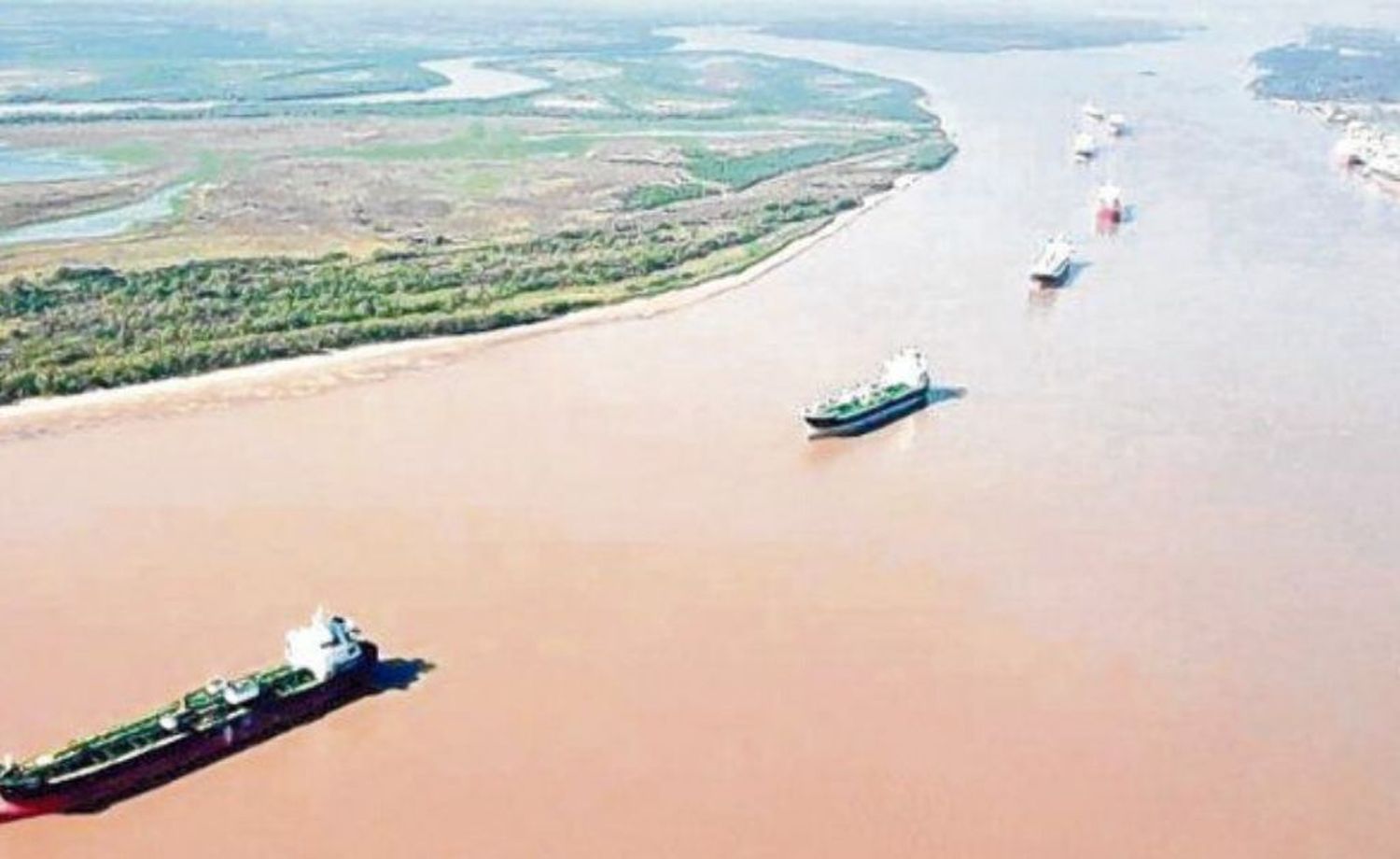 Un derrumbe en el canal del Paraná impide navegar a la altura de Arroyo Seco