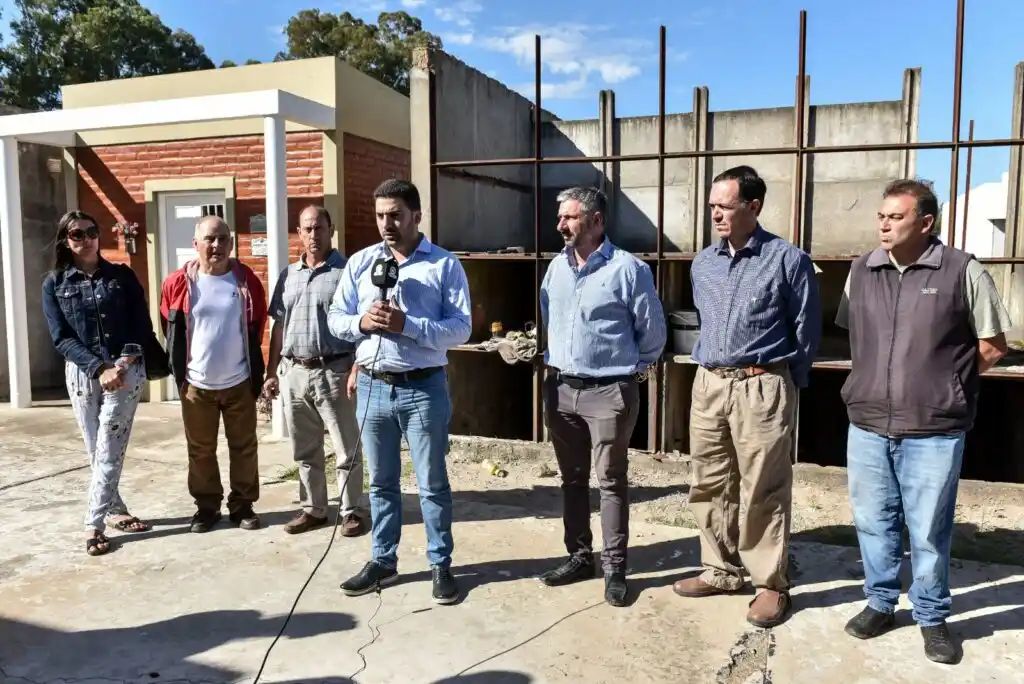 Egüen anunció que tras la demolición se construirán nuevos nichos (FOTO: La Mañana).