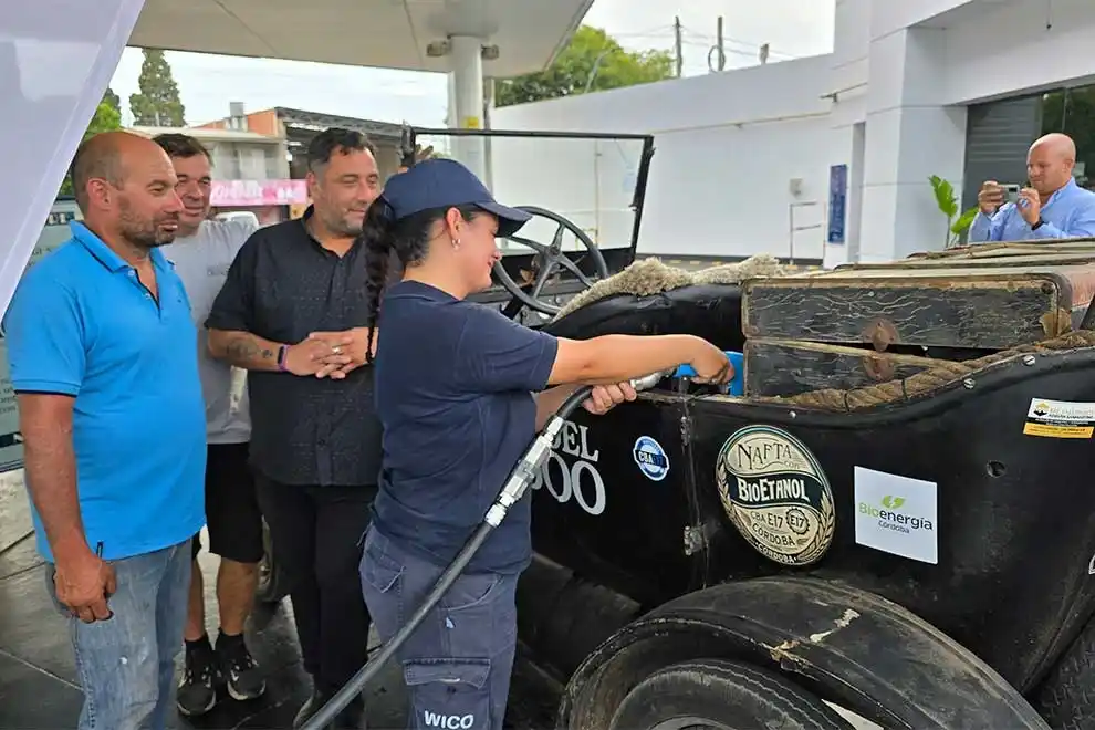 El legendario Ford T marchó en su histórica travesía con biocombustible cordobés