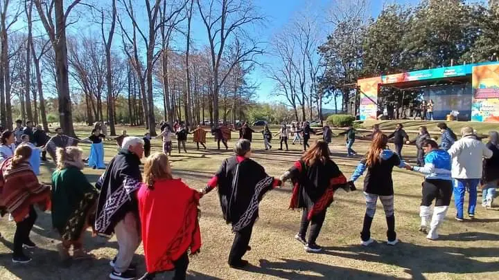 "Pericón nacional como hace años no se hacía", dijo Eduardo Polimante tras la emocionante jornada que se vivió esta tarde en el homenaje al Indio Peralta.
