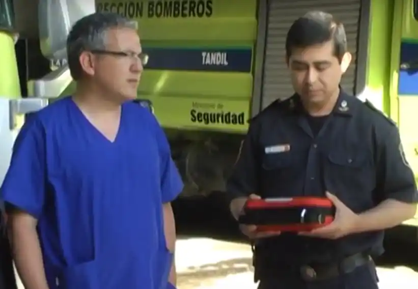 La Asociación de Marcapasos Tandil donó un desfibrilador al Cuartel de Bomberos