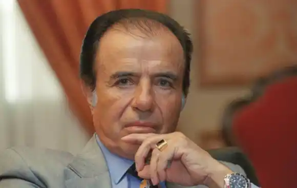 Robaron el anillo del ex presidente Carlos Menem