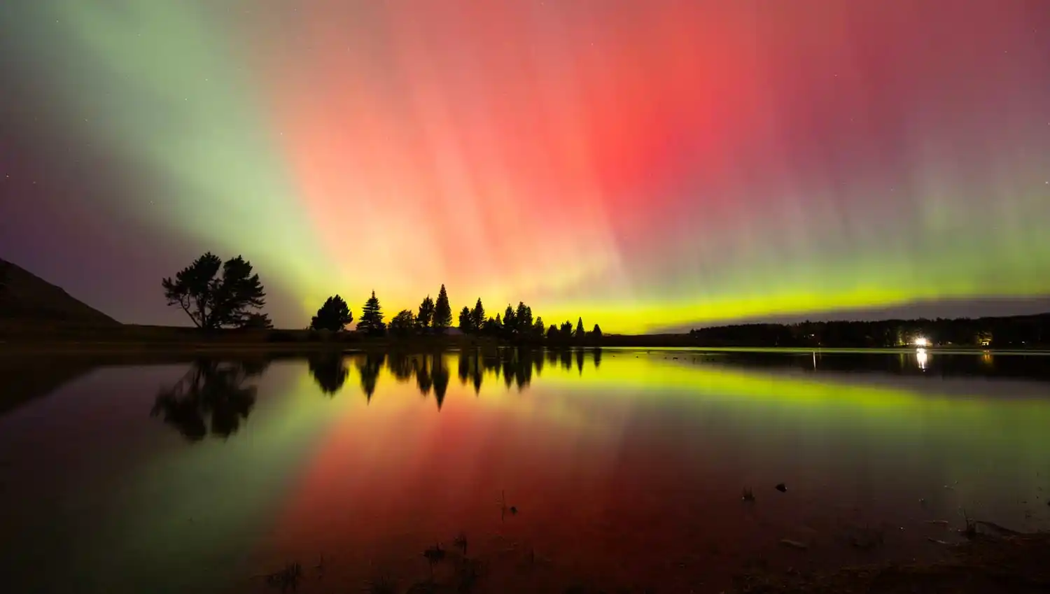 ¿Podrían verse auroras australes en Necochea? Lo que dejó la tormenta solar histórica en Argentina