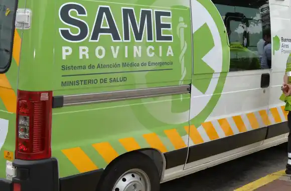 Se cortó la mano al romper un vidrio y quiso robar el desfibrilador de la ambulancia