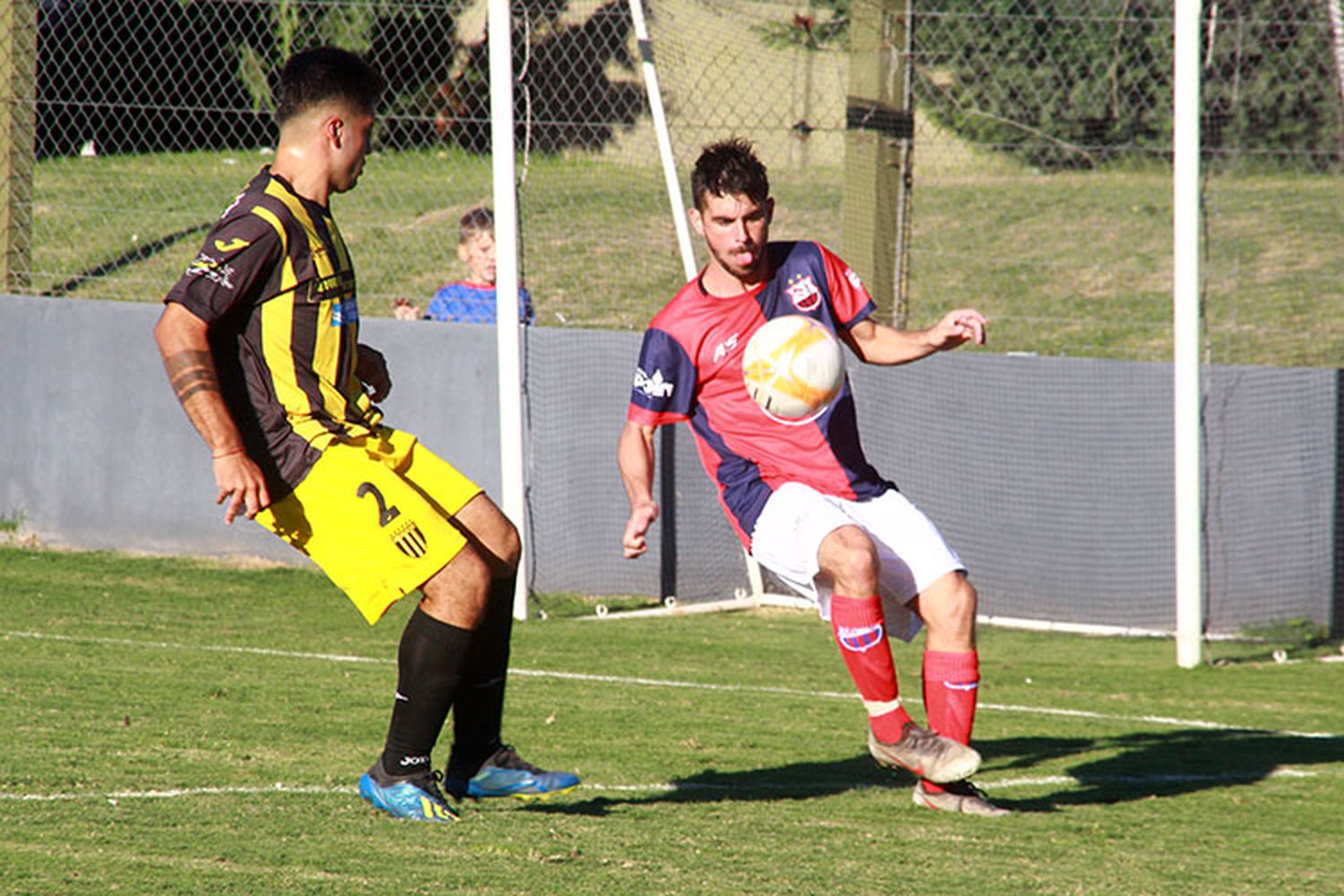 Del Valle fue eficaz y goleó a Jorge Newbery de local