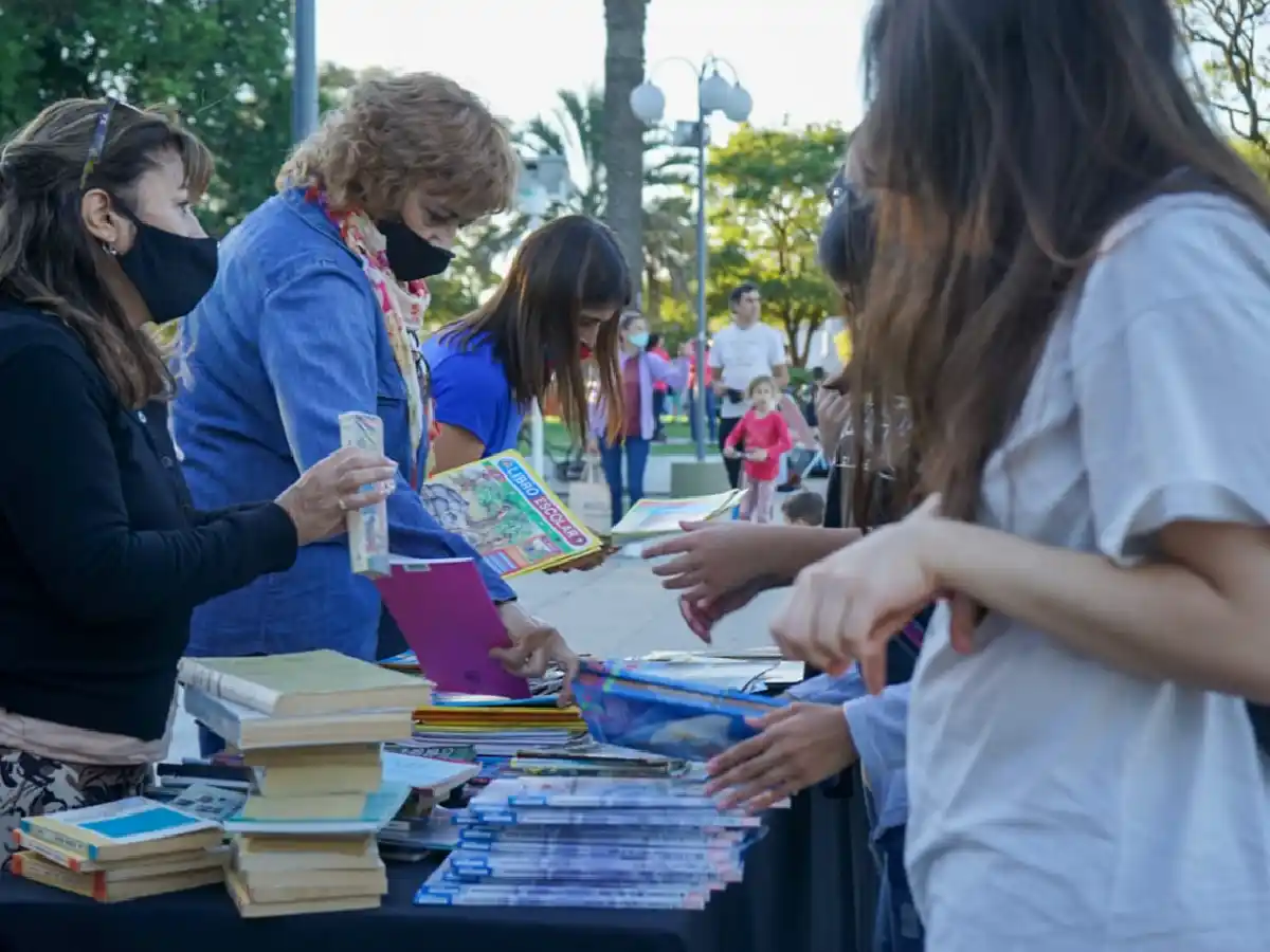 En Arroyito, la Biblioteca sale a la plaza 