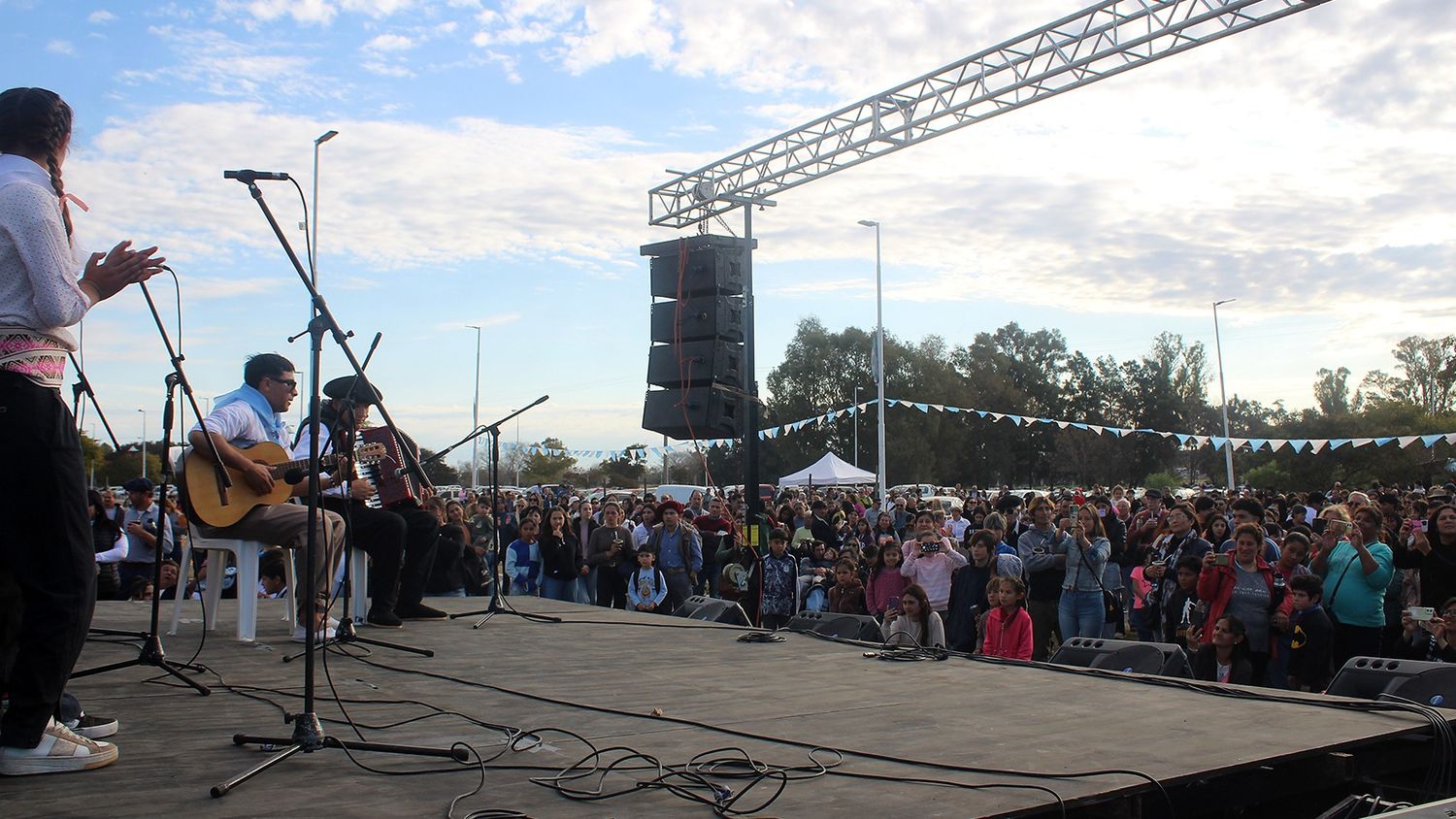 “La Selección de la Vico” se lució en el acto del 9 de Julio en la costanera